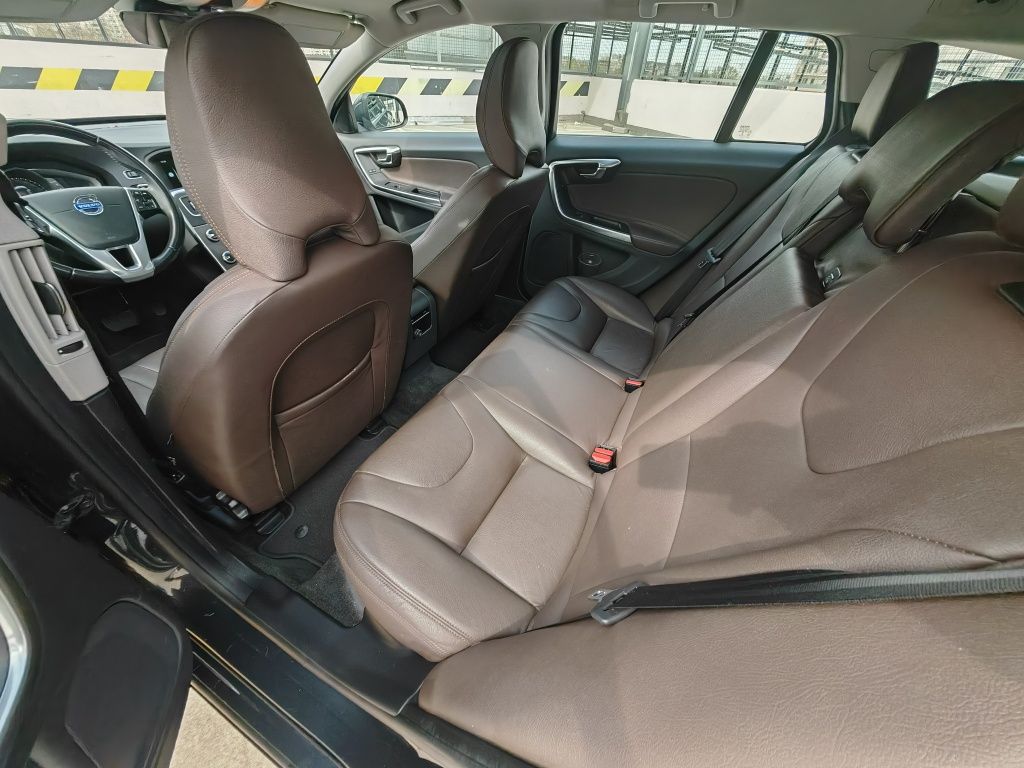 Vând Volvo V60 D2/ Full Piele/Automata