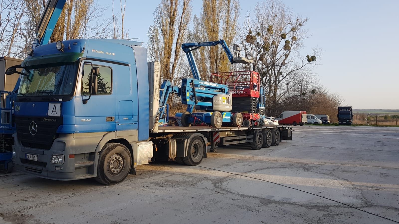 Închiriez automaca manitou nacelă motostivuitor maca spider