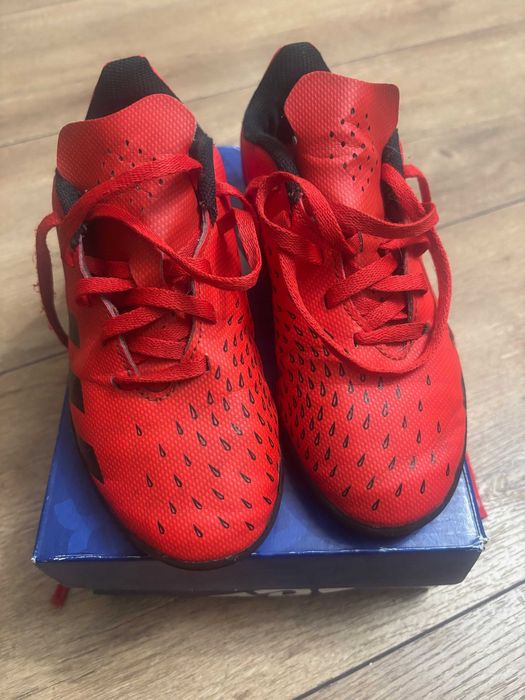 Футболни обувки Adidas Predator