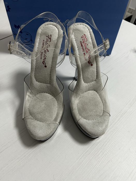 Sandale cu platforma transparente