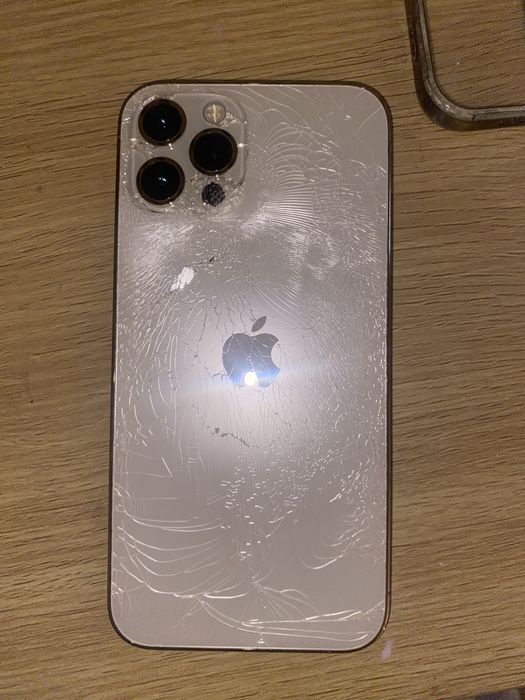 Iphone 12 pro max/iphone 11 vand sau schimb (negociabil)