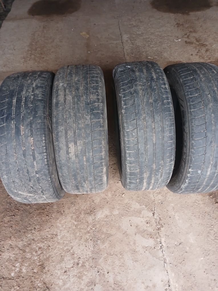 Продам шины 215×55R17