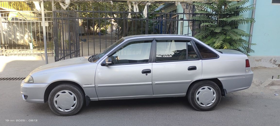 Nexia 2 сотилади. 1.6 мотор. 2010 йил.