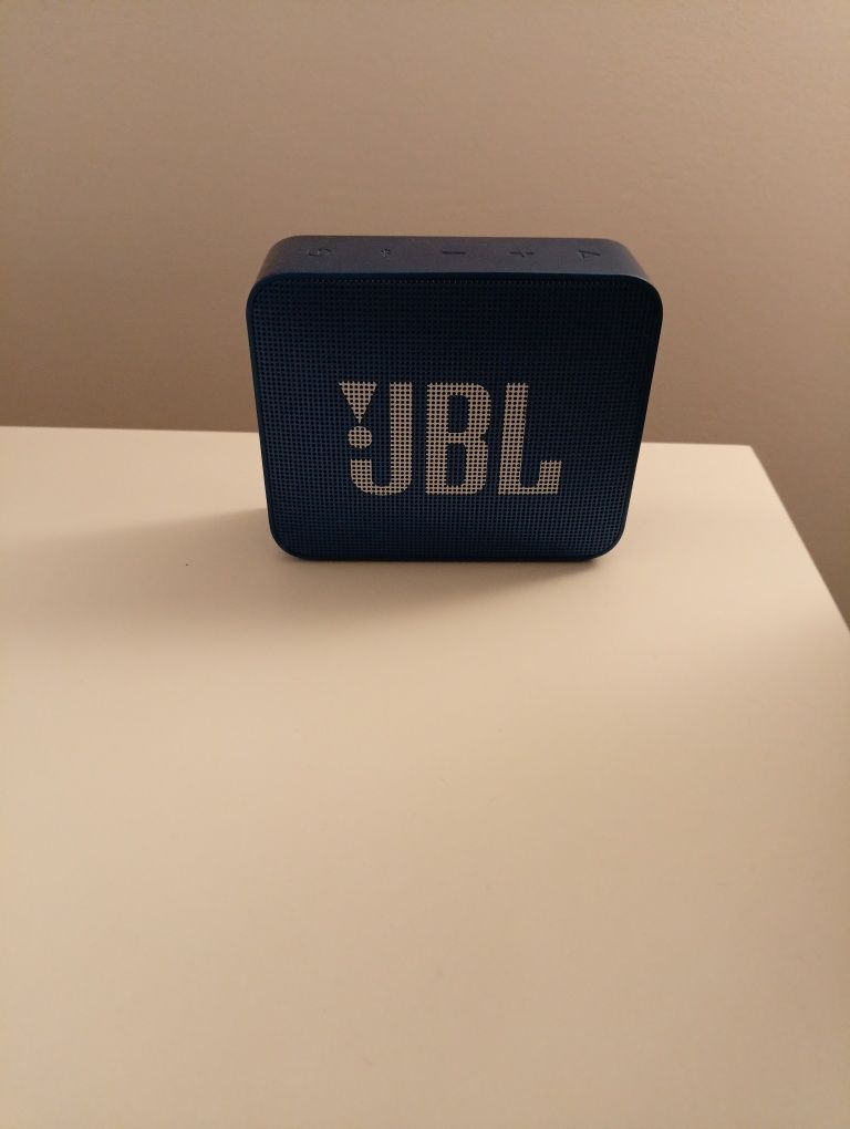 Продавам тонколонка JBL GO 2