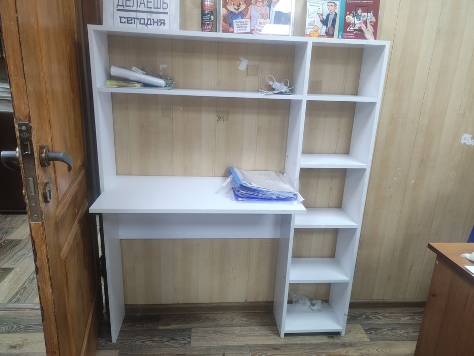 Продам комод 20 тыс и стол 7 тыс