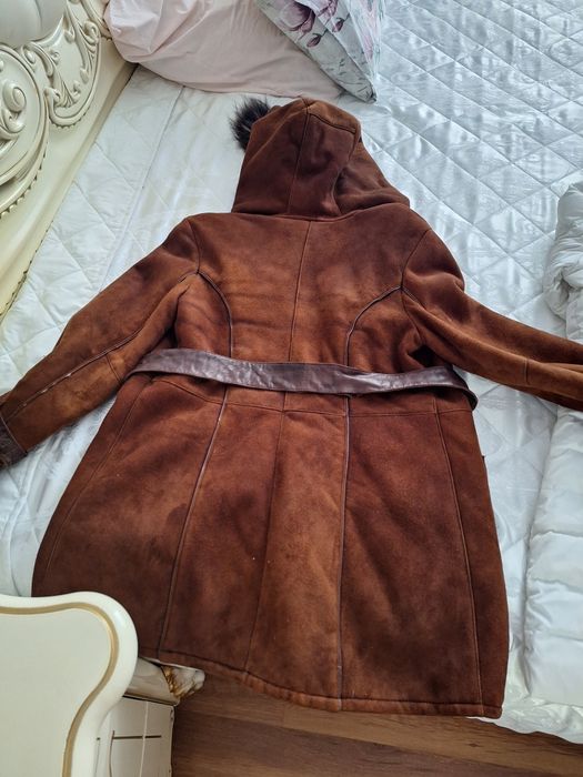 Продам женскую верхнюю одежду 48 размер