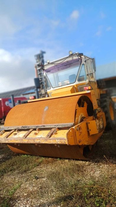 Închiriem Cilindru compactor DYNAPAC CA25D