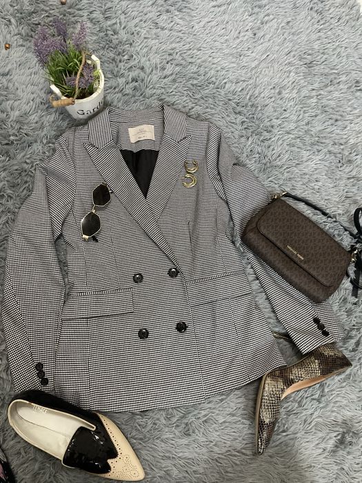 Девочки , налетайте ! Пиджаки , жакеты , жилетка . Бренд , дешево! С-м