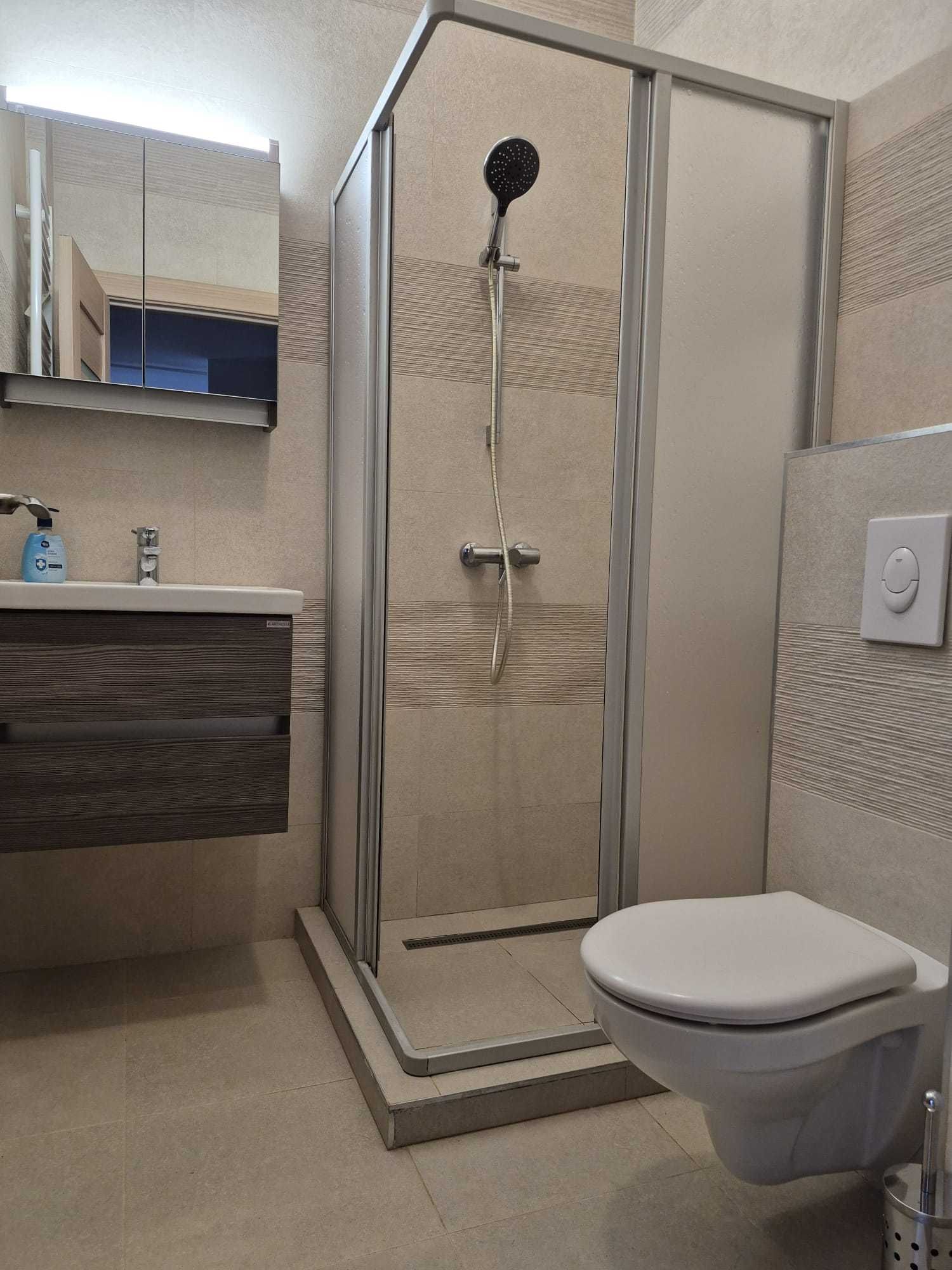 Apartament 3 camere modern  centru, bloc nou, parcare inclusa
