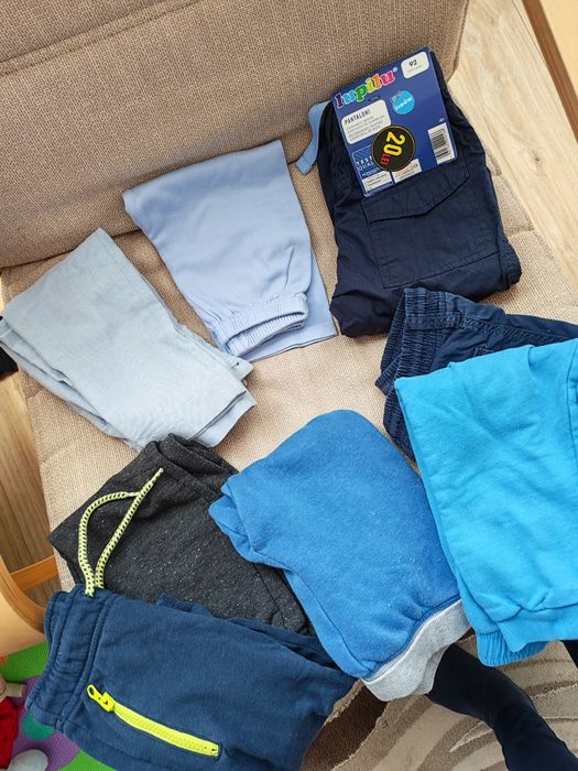Set haine 92  (8 pantaloni+hanorac+2 body-uri, etc)