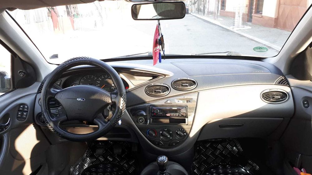 Ford Focus 2.0 Benzină 130CP