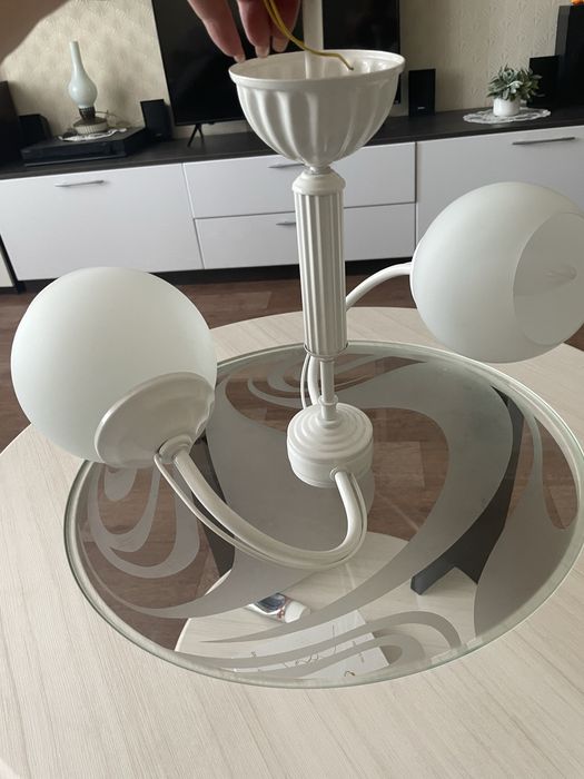 Продам люстру