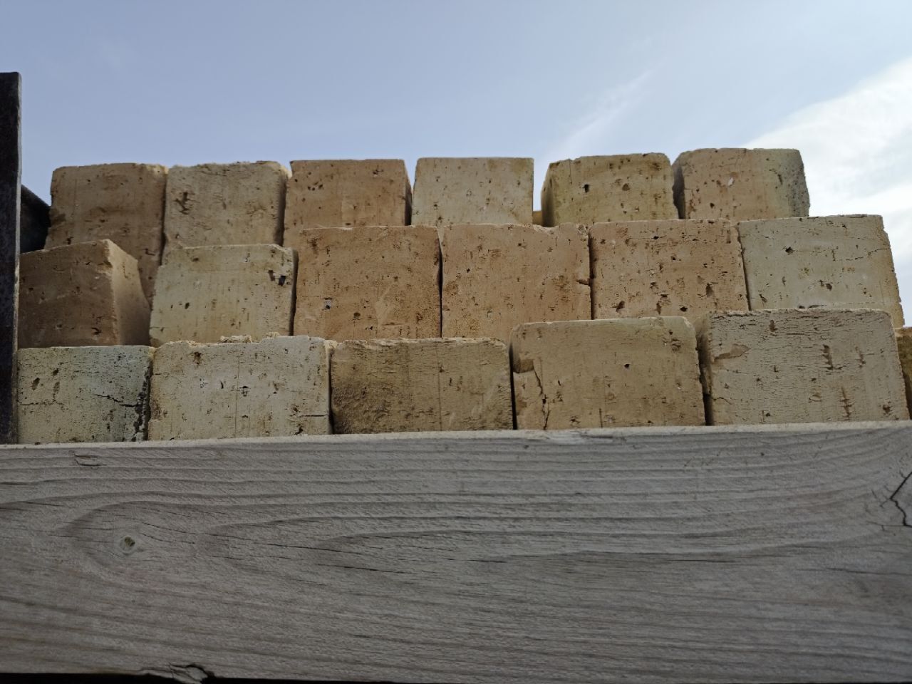 Hom sotamiz продаётся кирпич