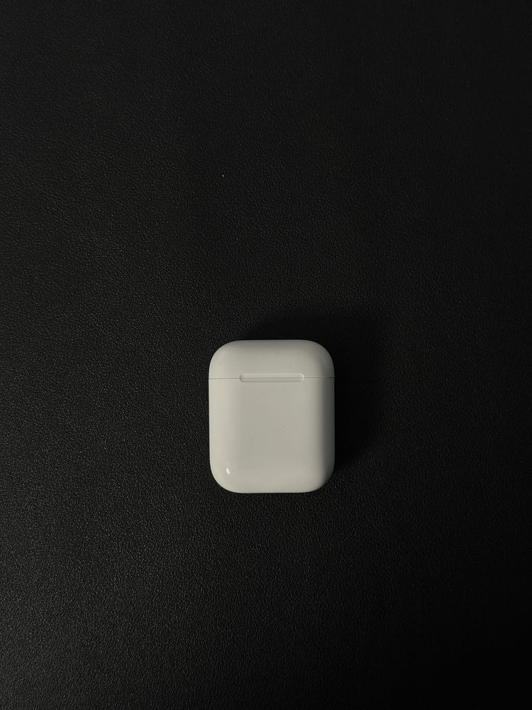 Airpods 2, кейс и правый наушник