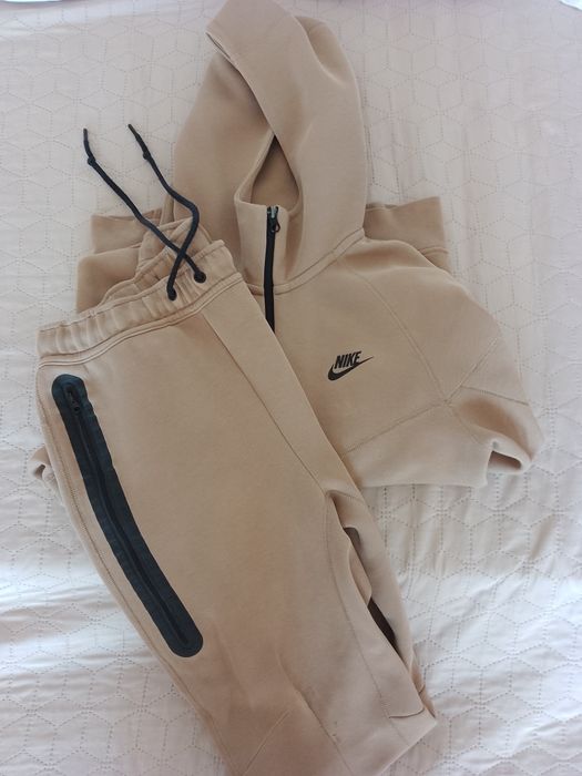 Оригинален екип Nike tech fleece,бежов,размер ХС