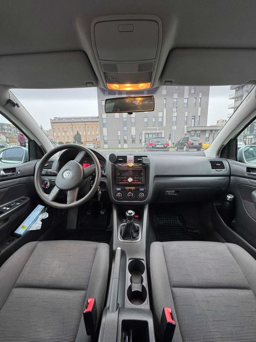 VW Golf 5 – 1.9 TDI, 105 CP – 2004