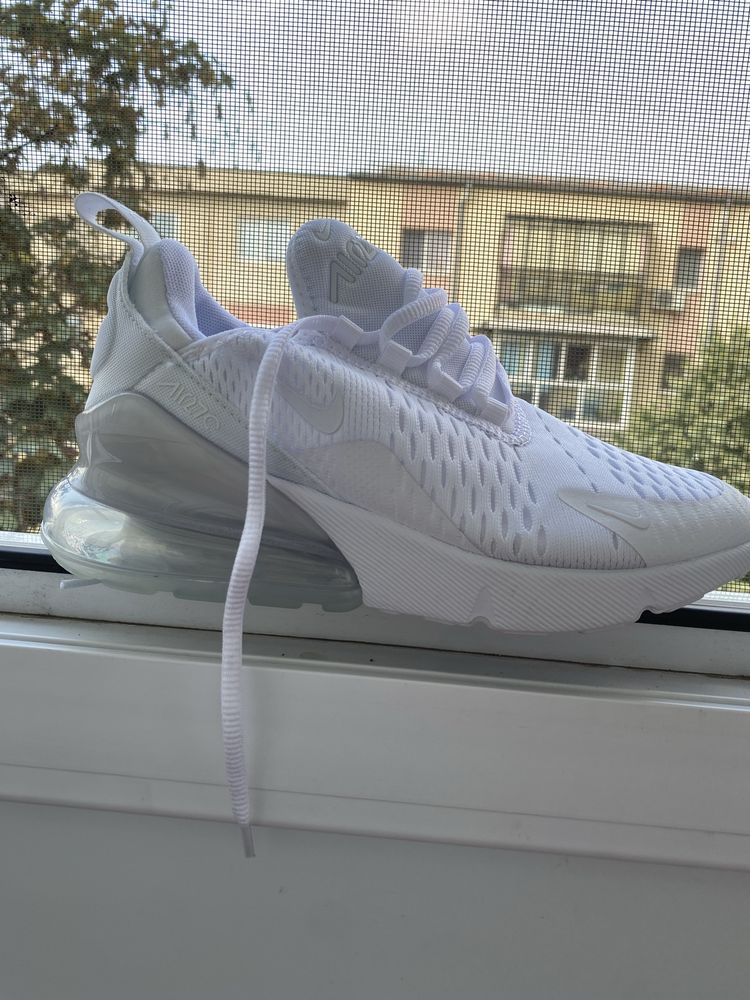 Vând adidasi nike air max 270 unisex