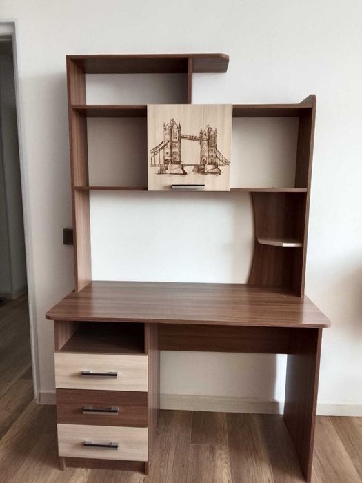 Продается письменный стол