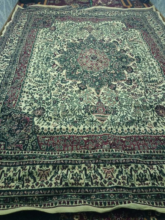 Gilam Sotiladi holati ideal yangi