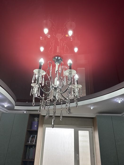 Люстра продаю……………