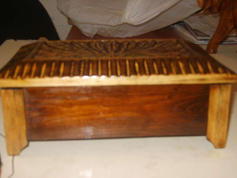 Кутия,ръчна изработка с дърворезба и индийска кутия.