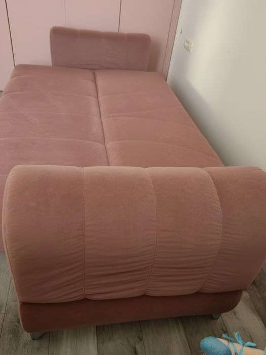 Canapea roz, extensibila