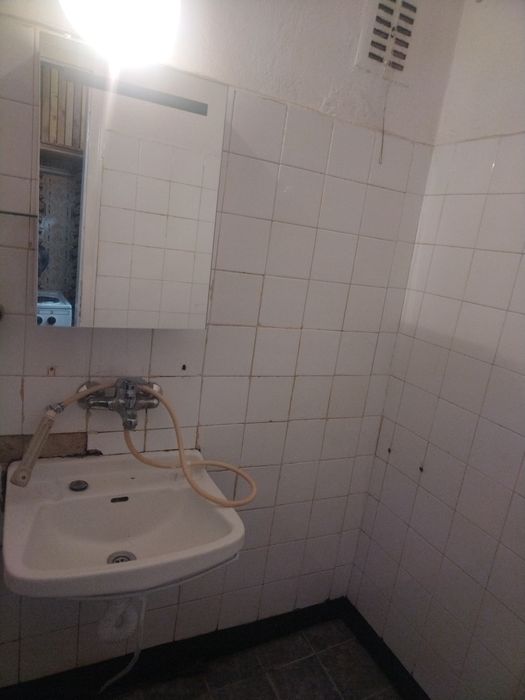 Собственик дава под наем обзаведена боксионера гр.ВАРНА  кв.Левски
кв.