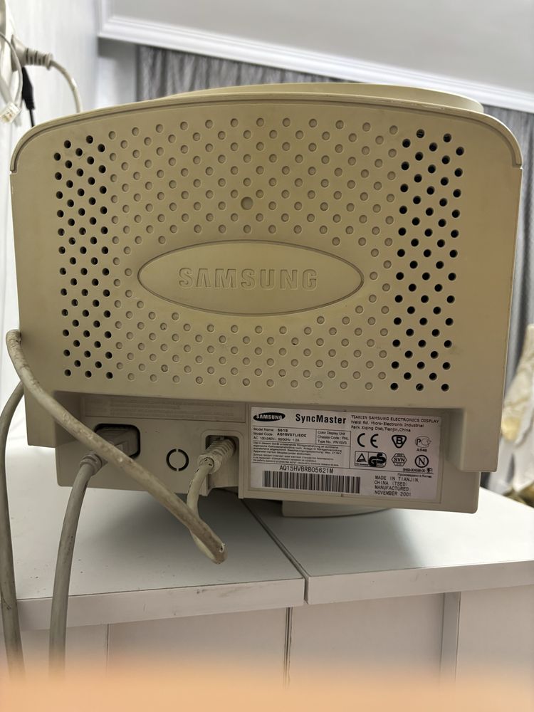 ЭЛТ монитор SynkMaster 551s