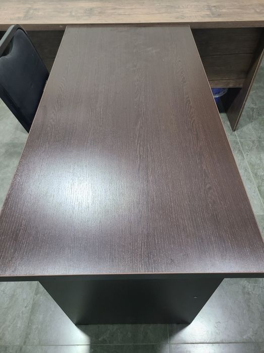 Продаётся стол. Stol sotiladi