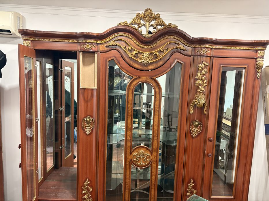 Продам шкаф красный дуб