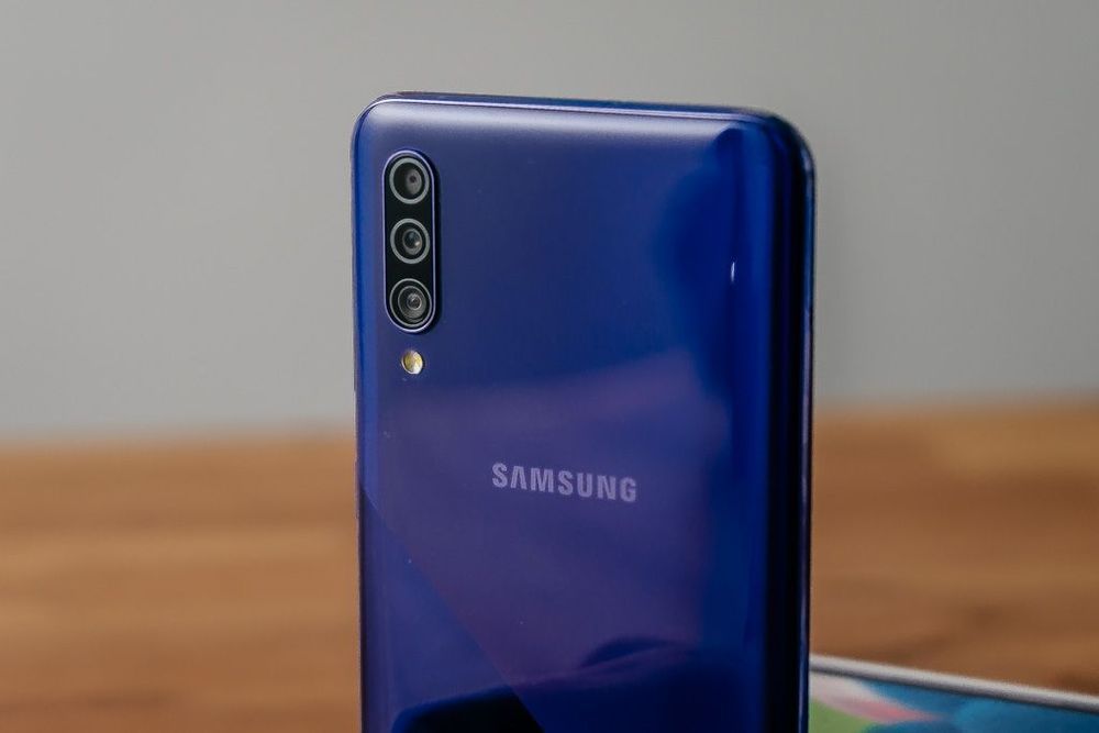Компактный Samsung Galaxy A 30 S