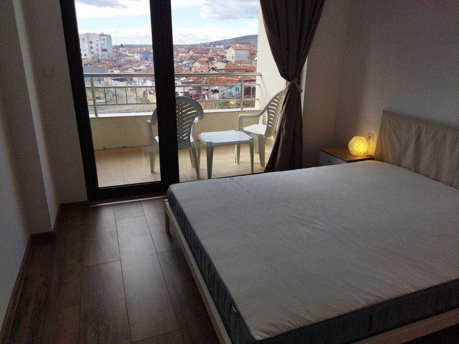 Дава се под наем Двустаен апартамент в Бургас, Меден рудник - зона А - 65 кв.м за 300 € - Снимка #1