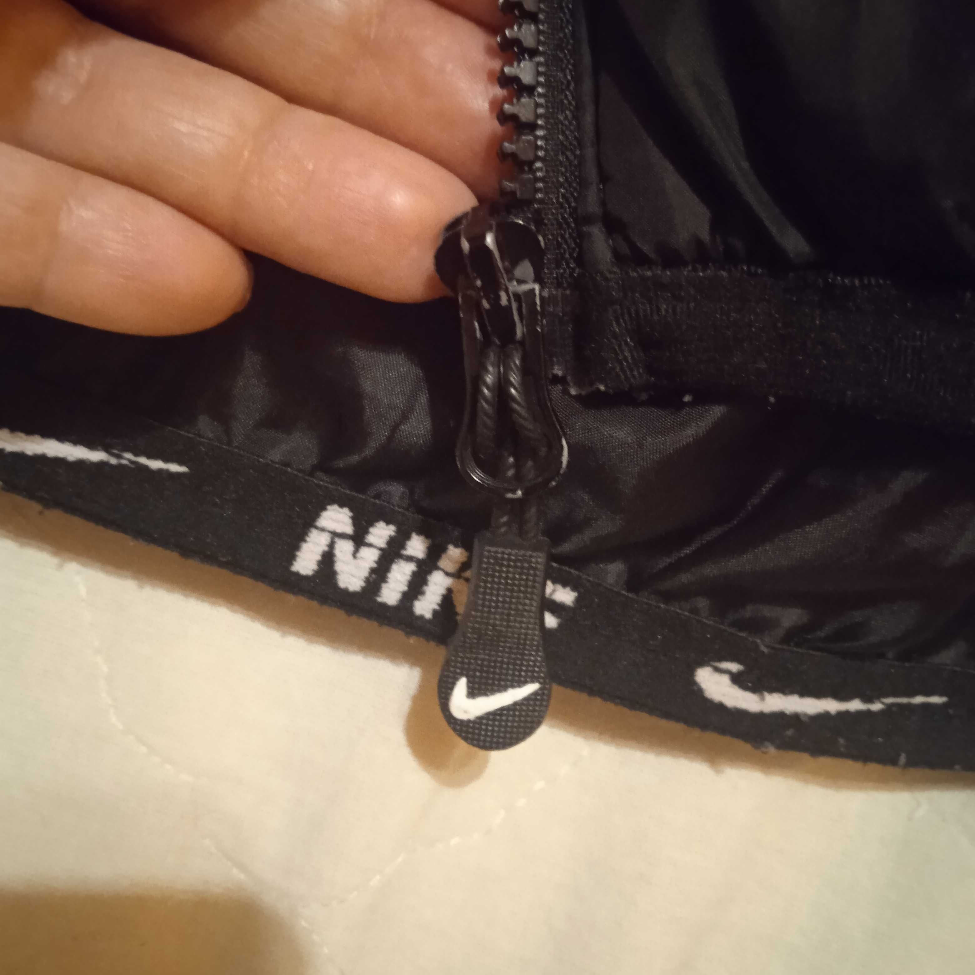 Мъжки черен елек NIKE