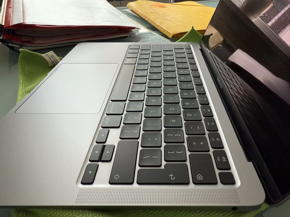 Macbook Air M1 16GB ram, 512GB SSD, 32 цикъла батерия, като нов !