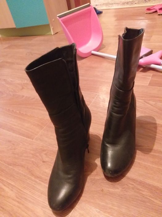 Срочно,Срочно Продам Коженный Осенний ботинки