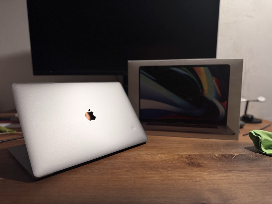 16” Macbook Pro 2019 i9 1TB 5500m 16gb