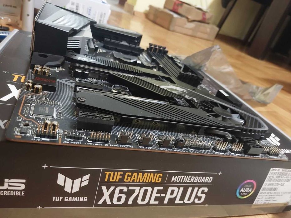 MSI X570 Gaming Pro CARBON Wi-Fi (със забележка)