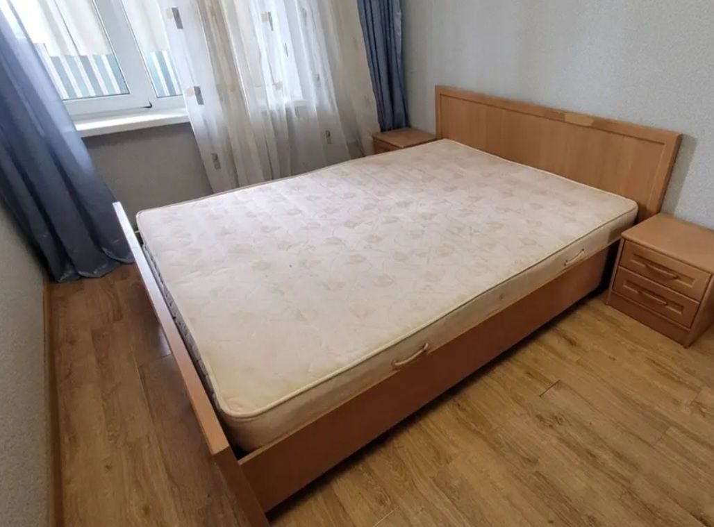Продам двуспальную кровать