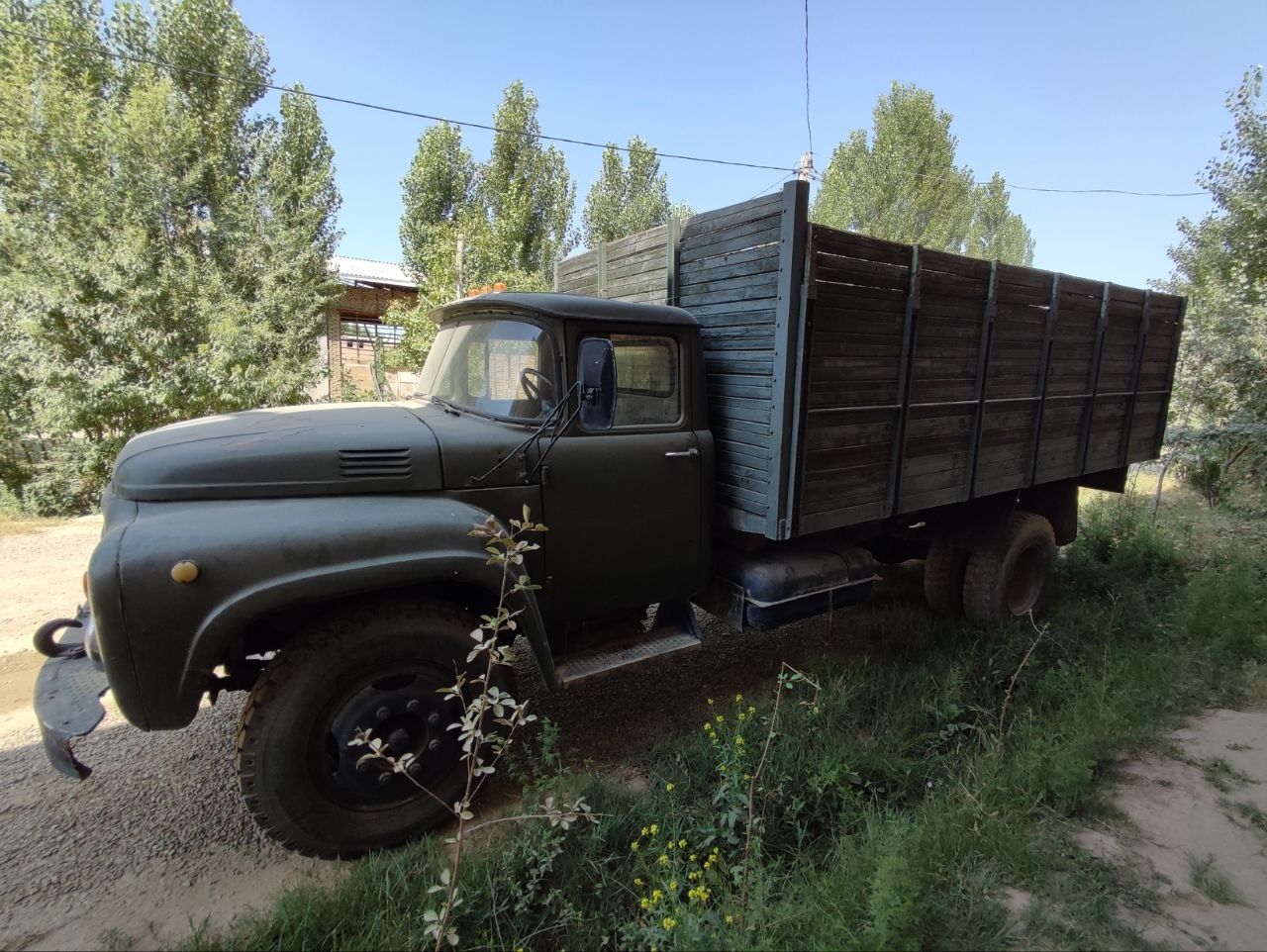 Zil 130 xolati yaxshi 1991 yil aklimator qoʻysa yuradi gazi bor