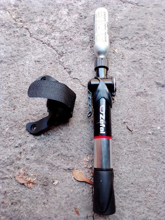 Mini pompă bicicleta zefal co2