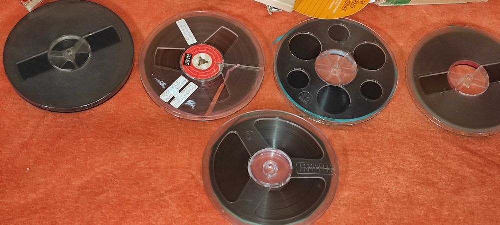 5 bucati 
role magnetofon cu banda 
diametrul la rola 18 cm