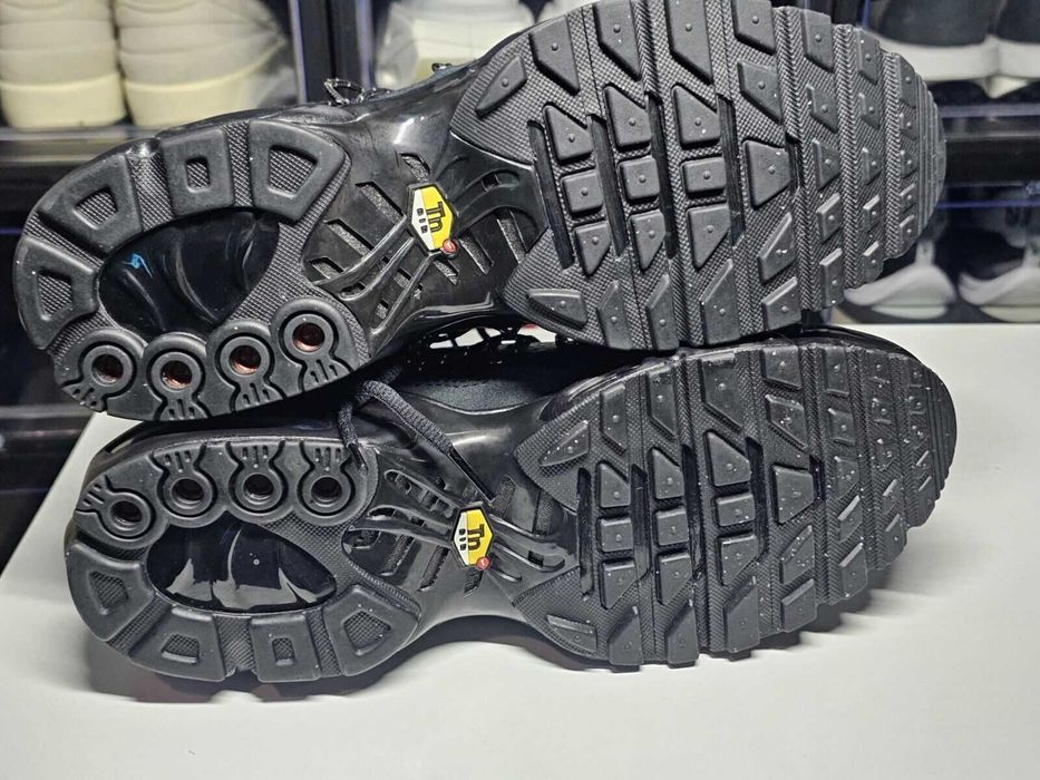 Обувки NIKE / Air Max Plus / Utility BLACK + КУТИЯ