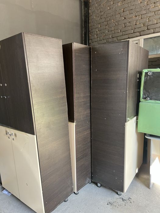 Продам разную мебель б/у: шкафы, столы, стулья, парты, школьные доски.