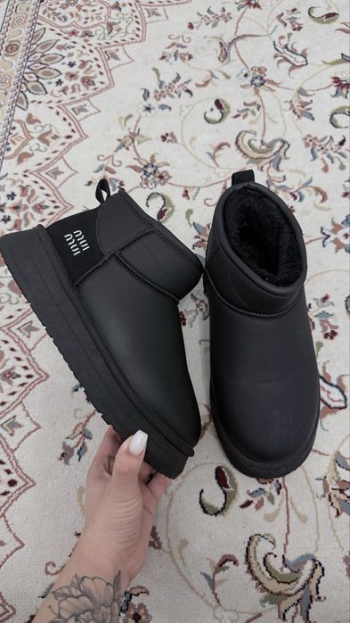 Женские ботинки угги