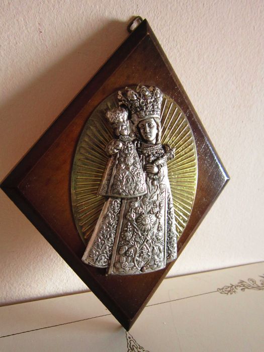 cadou deosebit rar Madonna Maria Franta 1970 handmade
