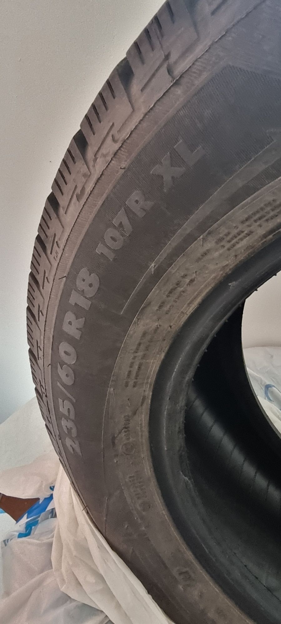 Продам шины Nokian 235/60/R18 107R XL