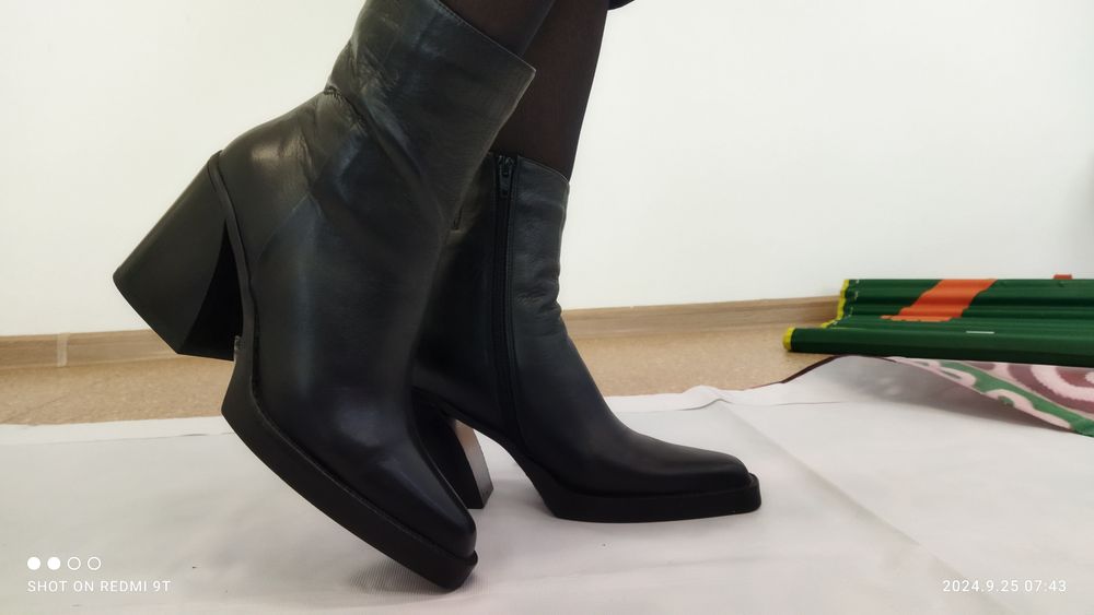 Продам очень дёшево,новые осенние сапоги размер 38. Заказала из Турции