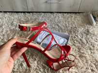 Vand sandale Guess si poseta/plic Love Moschino