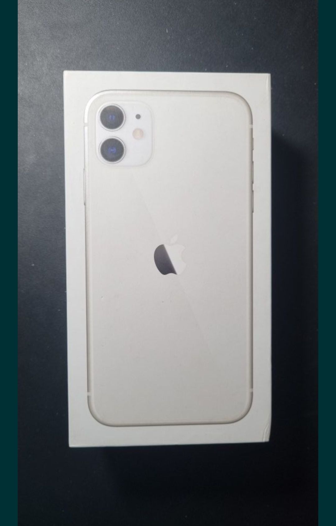 iPhone 11 , 64GB  , белого цвета   .