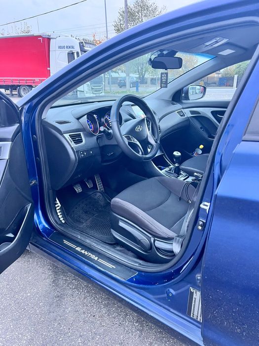 Hyundai elantra 2012 1.6 benzina